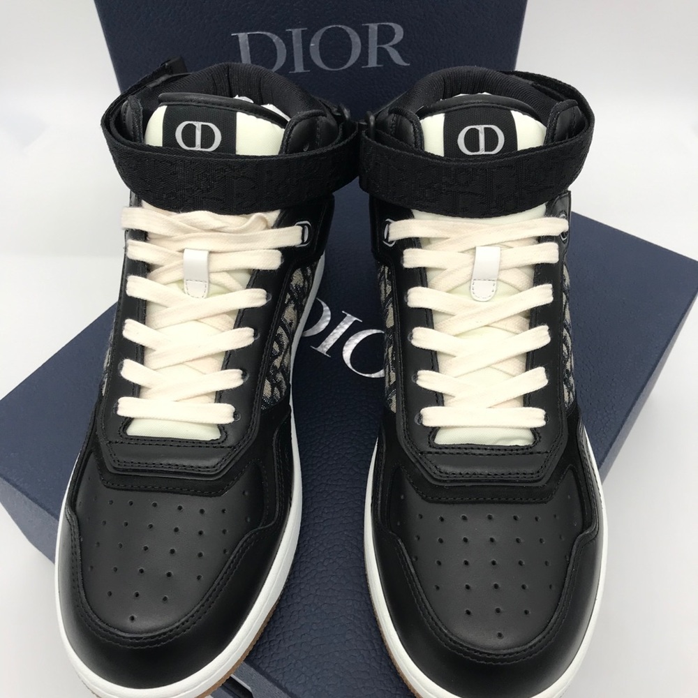 Authentic DIOR Black Smooth Calfskin Sneakers - Picture 4 of 15